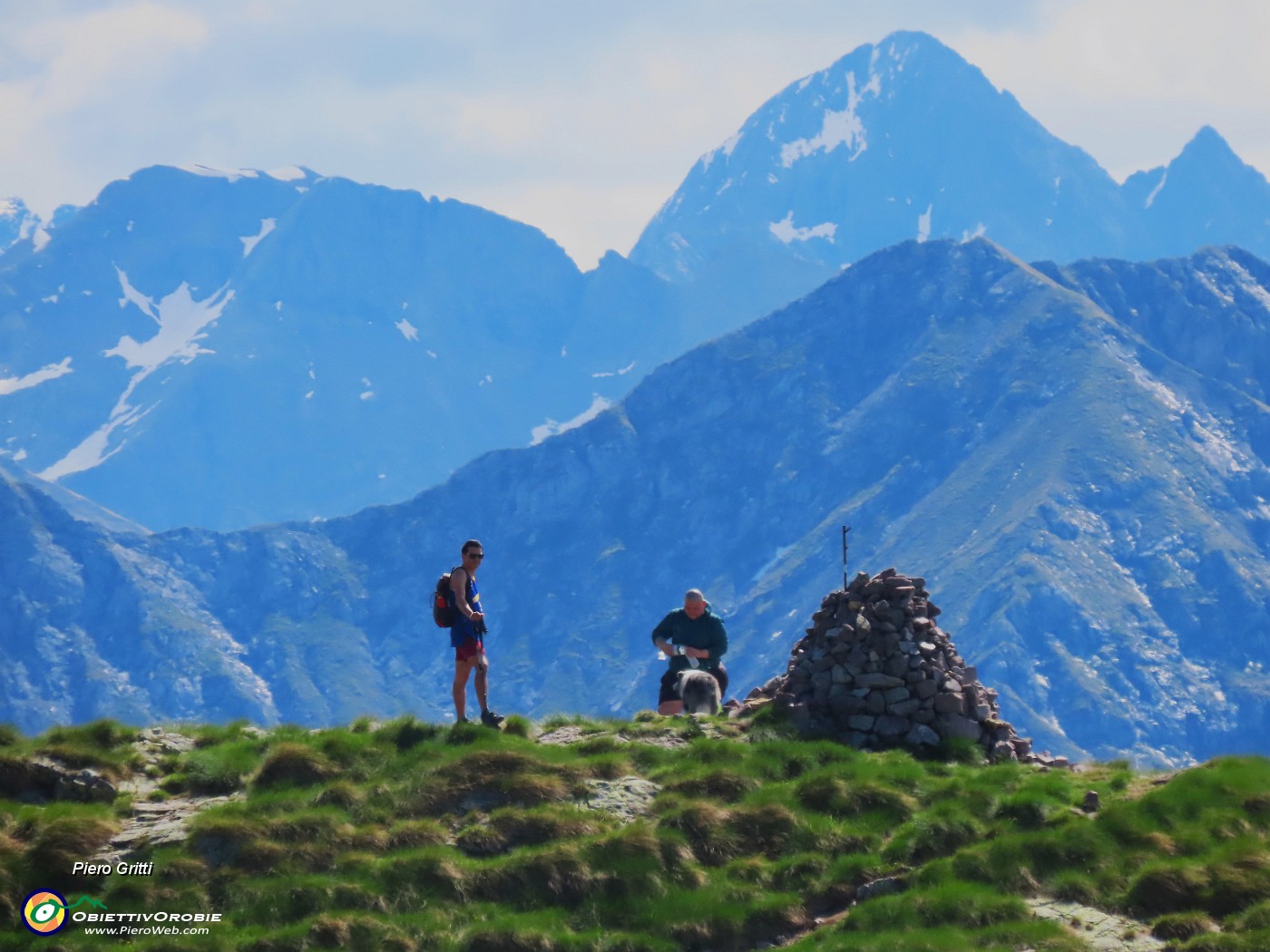 25 Zoom sul Monte Foppa con Raffaele che incontra Sara con Dominique .JPG